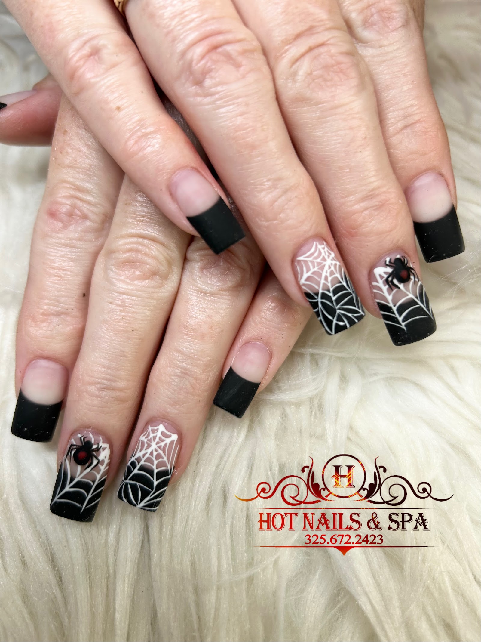 Hot Nails & Spa nail photo 1