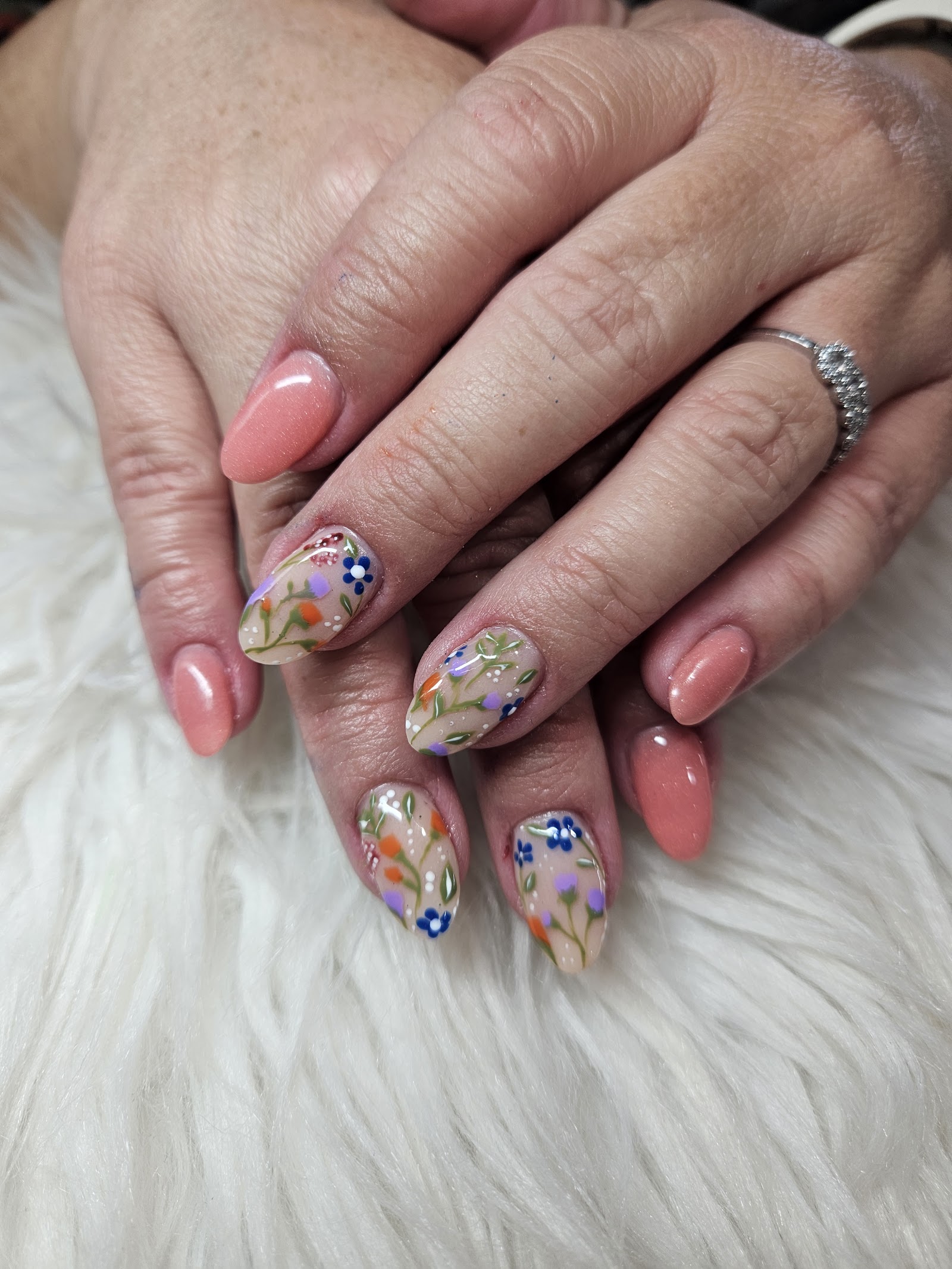 Hot Nails & Spa nail photo 7